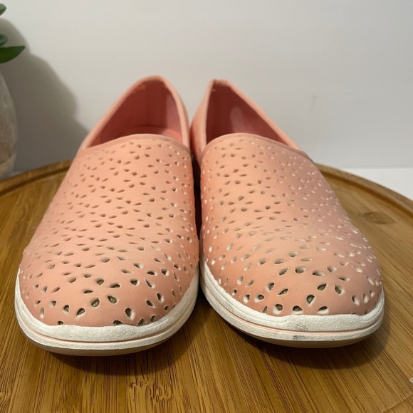 Clarks Cloudsteppers Coral Slip On Women’s 8.5 Cutout Comfort Loafer Normcore - Picture 3 of 9